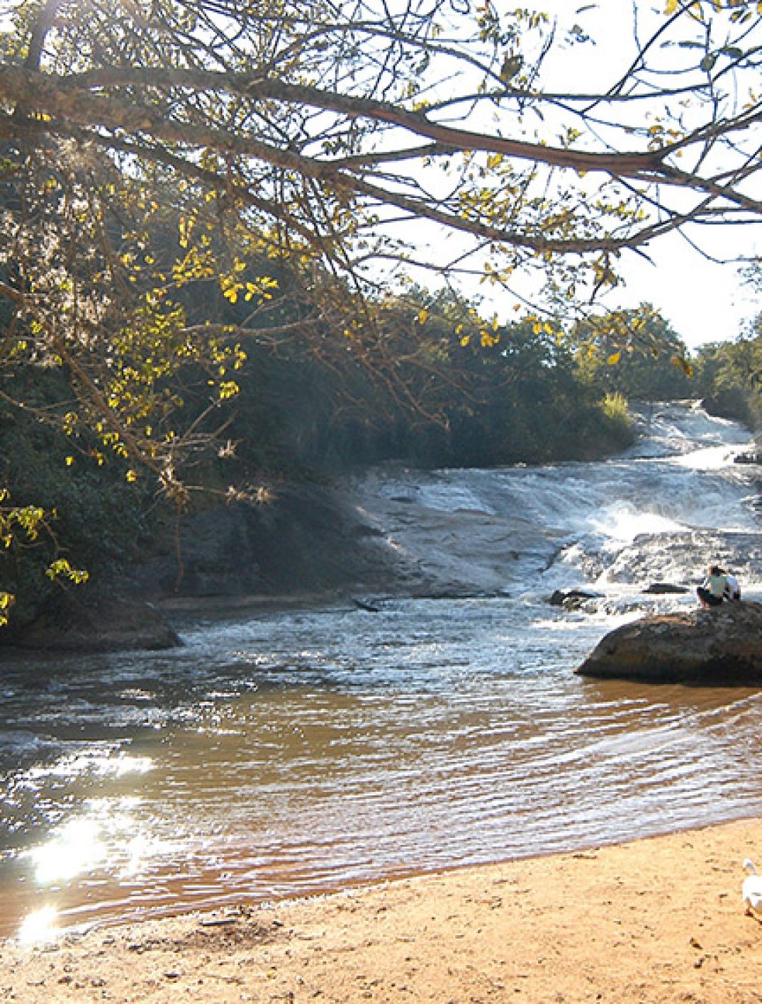 Cachoeira em Socorro - shopping catalão