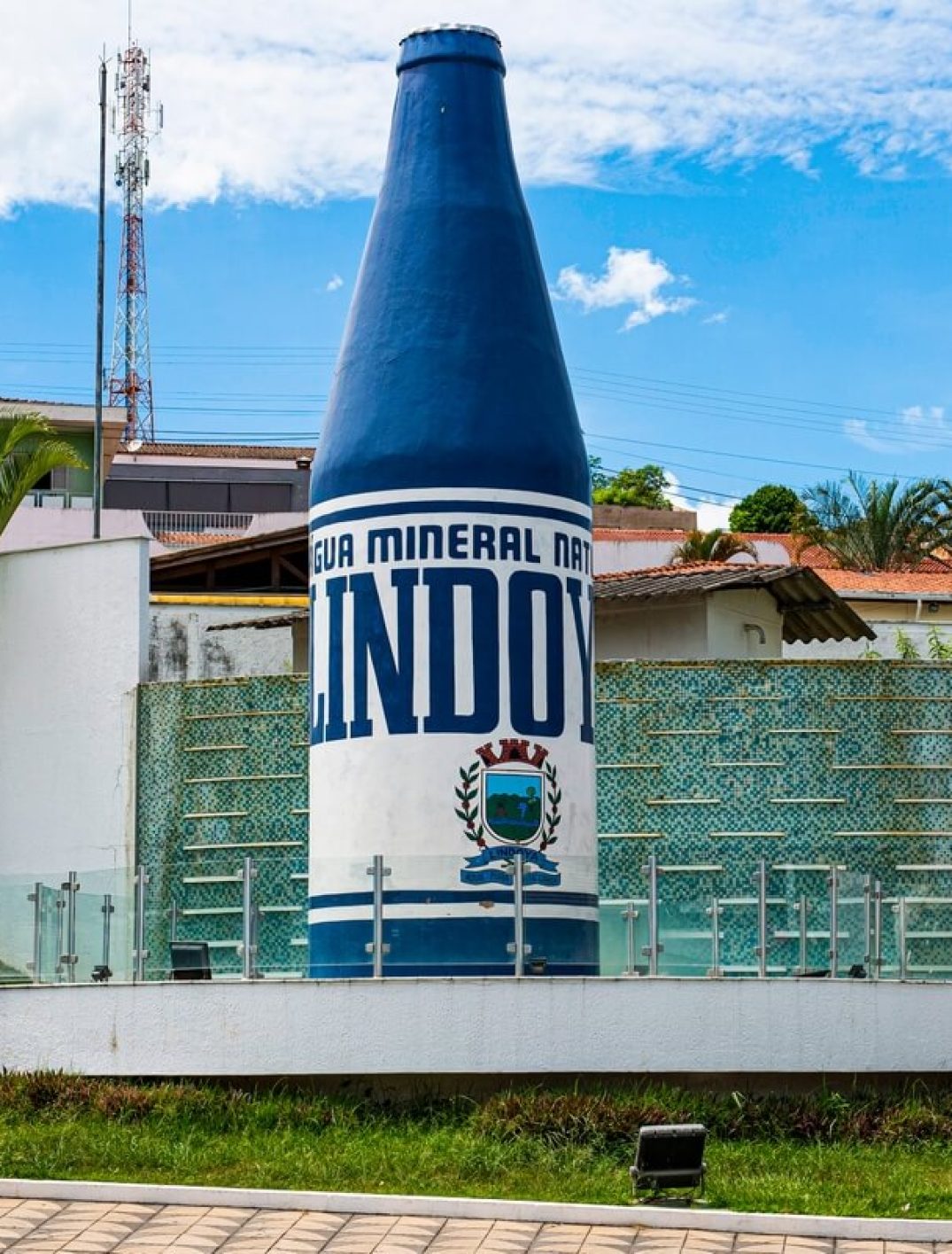 Monumento da garrafa Lindóia - shopping catalão