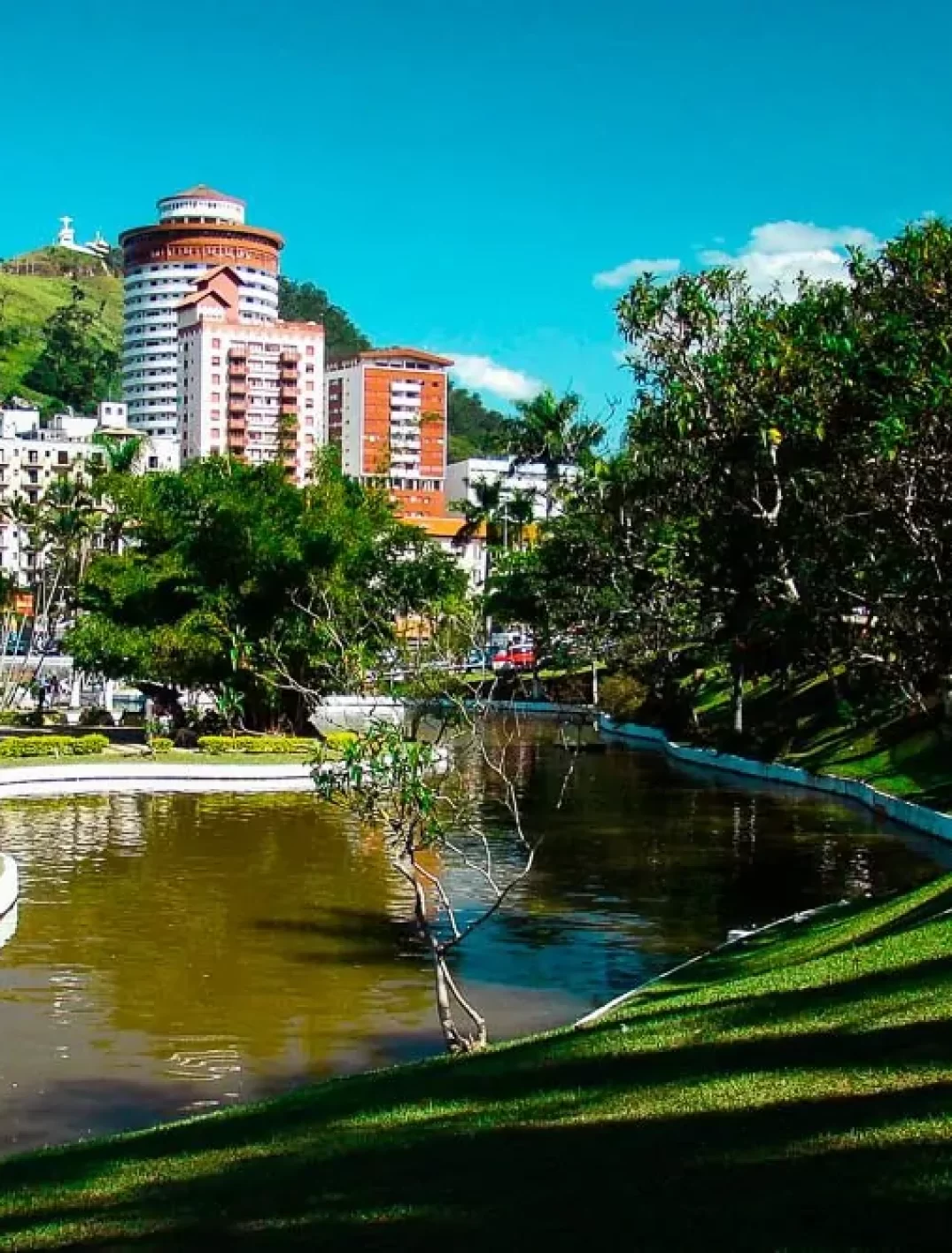 O grande lago Lindóia - shopping catalão