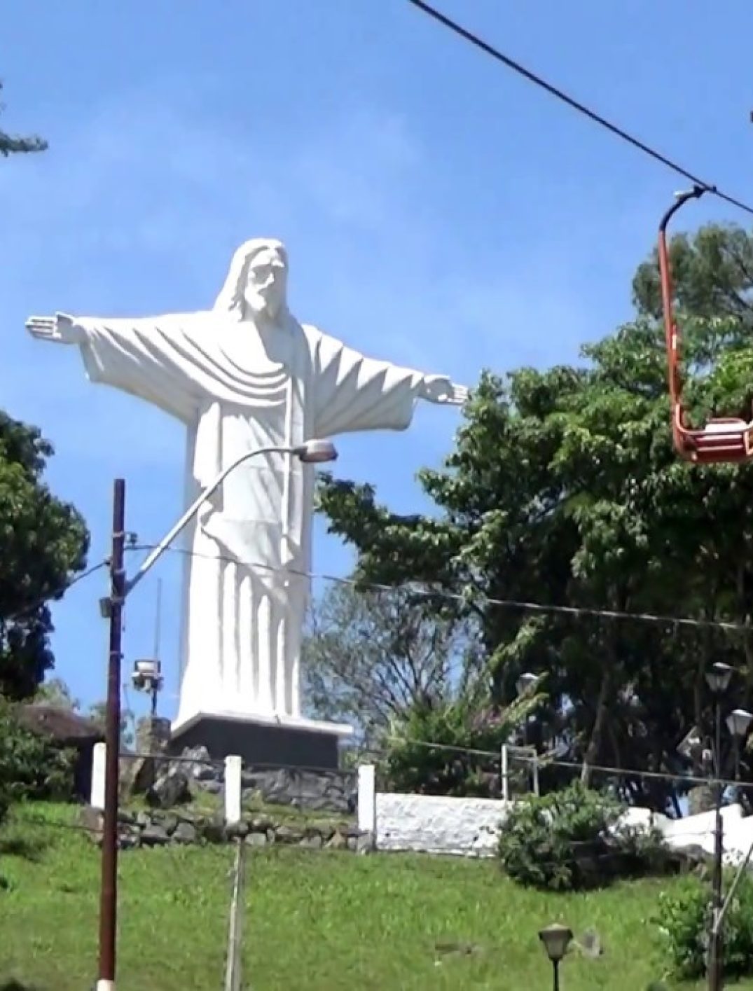 Monumento  do Cristo em Serra Negra - shopping catalão